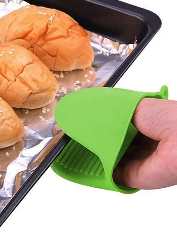 Silicone Heat-Resistant Gloves Clips – Non-Slip Pot & Bowl Holder (Pair, Random Color)